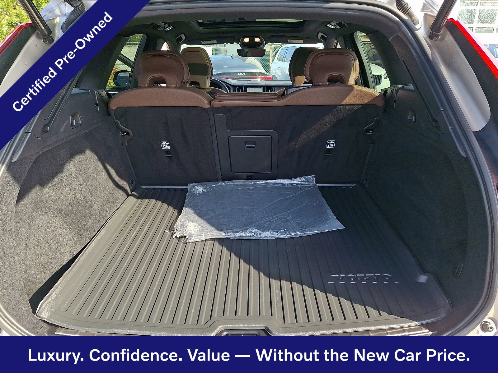 Certified 2023 Volvo XC60 B5 Plus AWD/4WD image 29