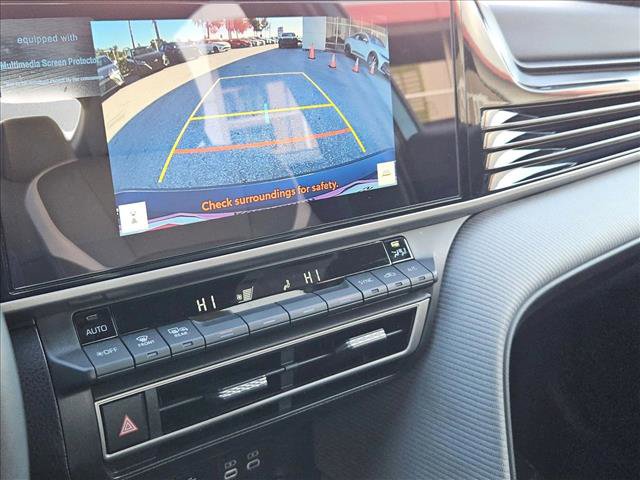 Used 2025 Toyota Camry SE image 13