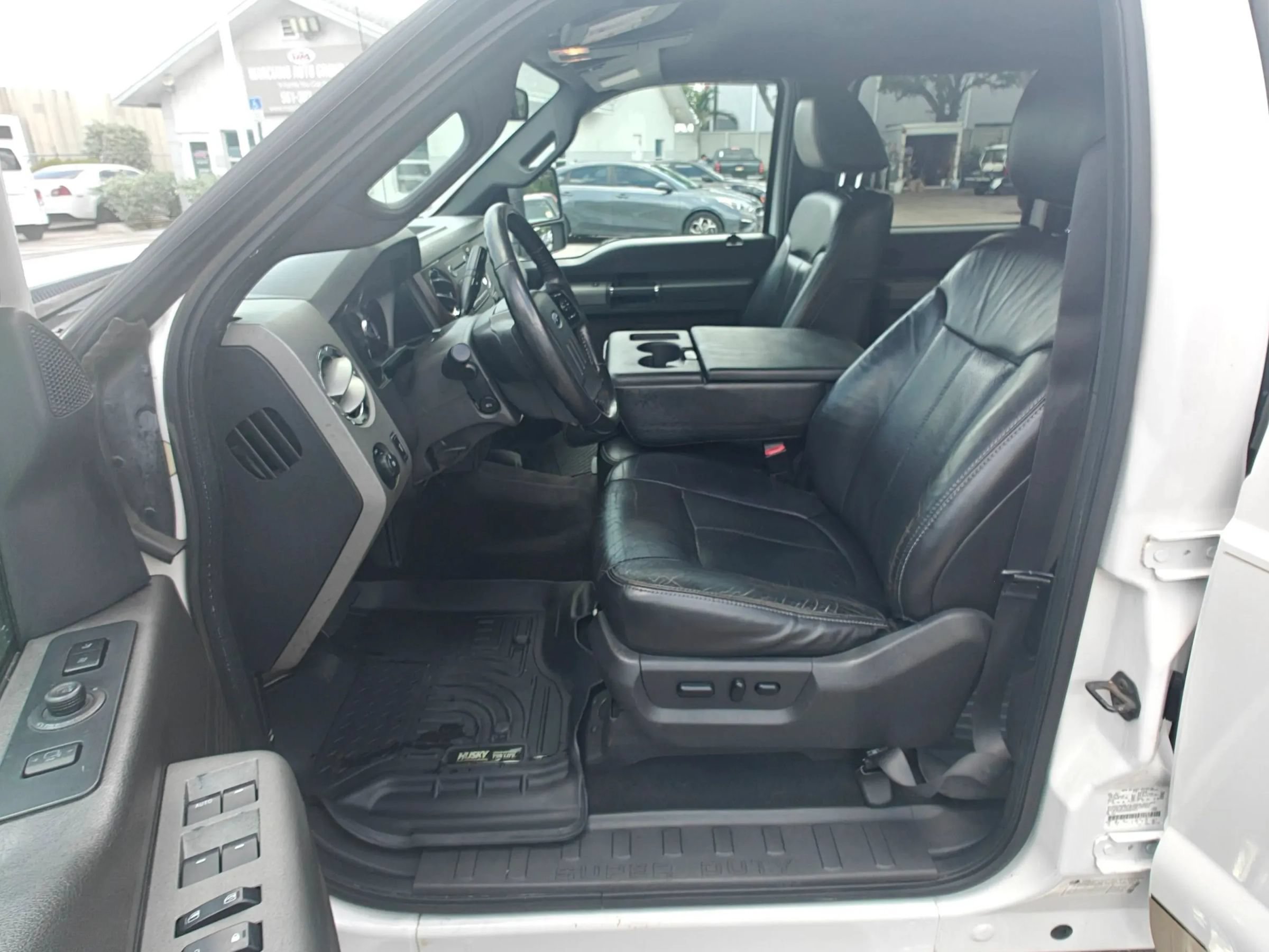 Used 2011 Ford F250 Lariat w/ Lariat Interior Pkg RWD image 11