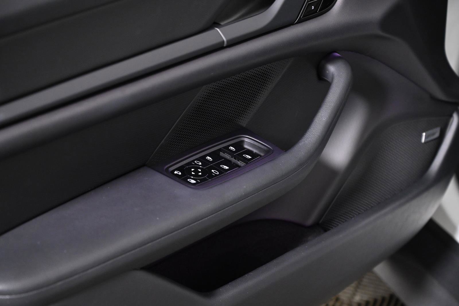 Used 2021 Porsche Taycan RWD image 24