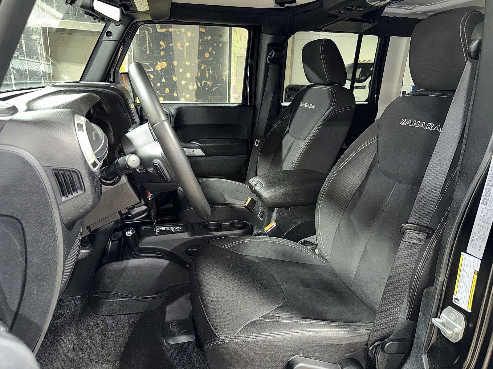 Used 2016 Jeep Wrangler Unlimited Sahara w/ Connectivity Group AWD/4WD image 15