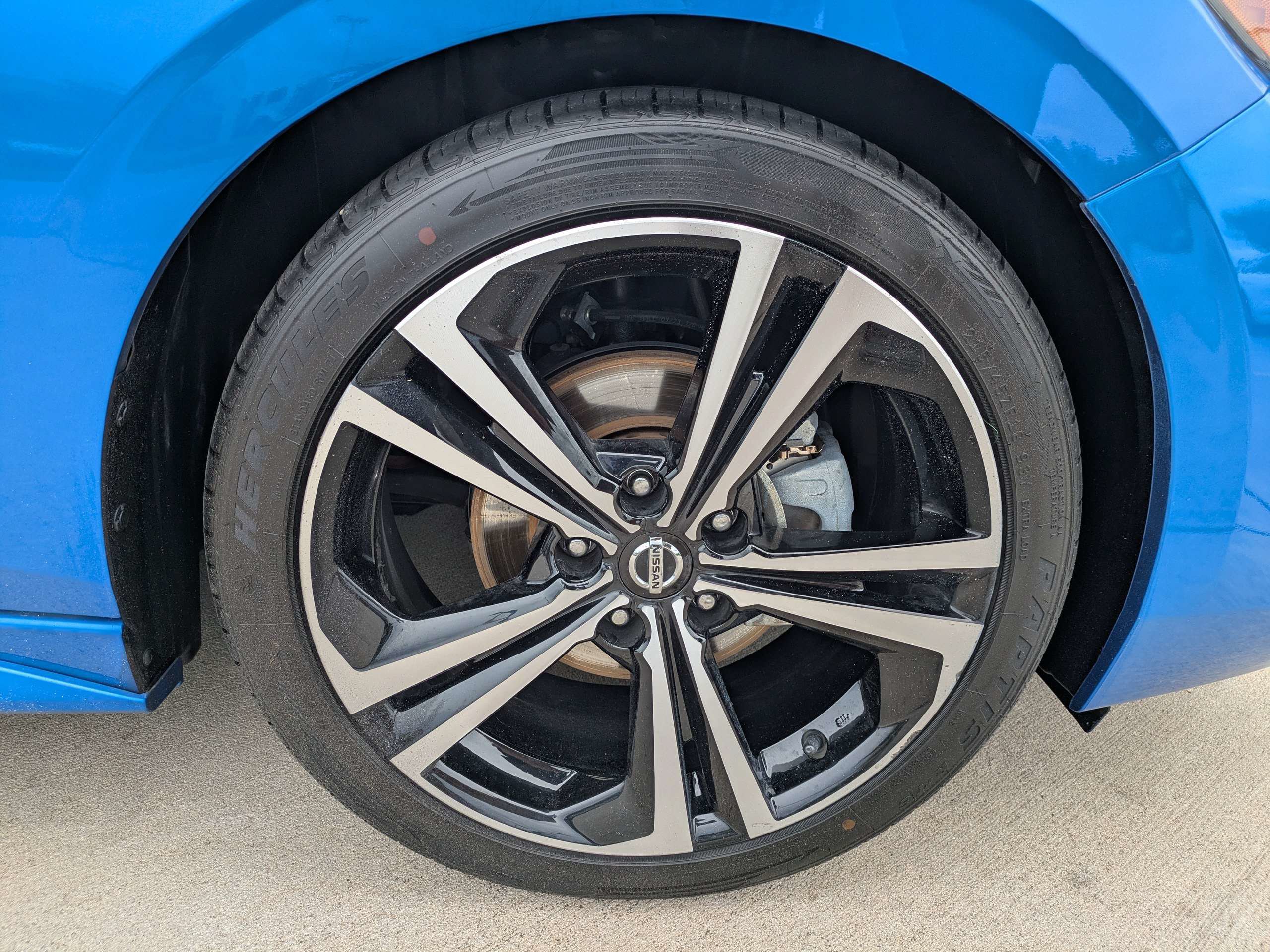 Used 2023 Nissan Sentra SR w/ SR Premium Package FWD image 9