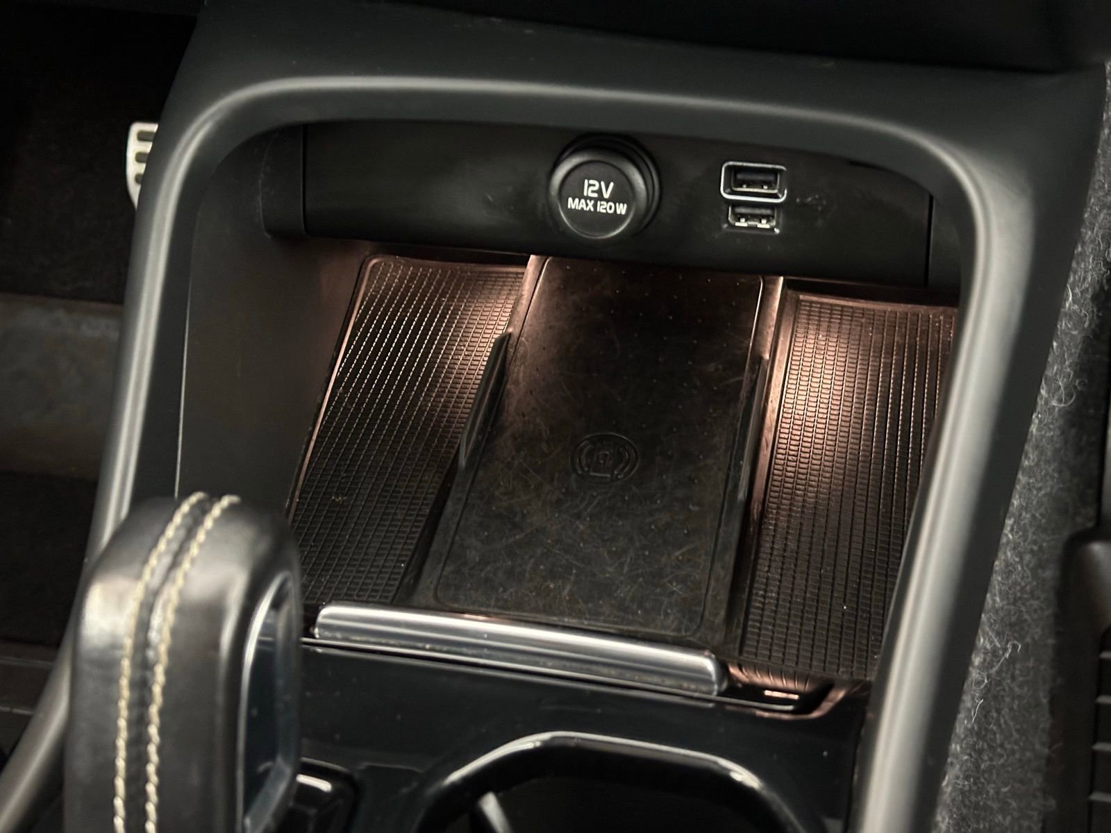 Used 2019 Volvo XC40 T5 R-Design image 17