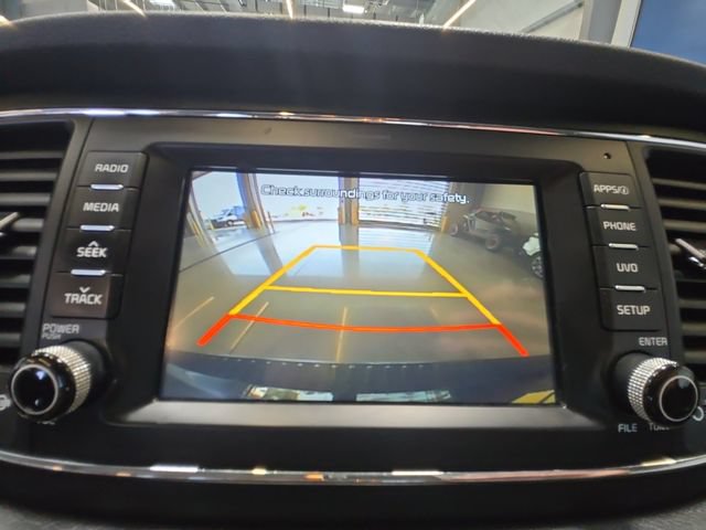 Used 2017 Kia Sedona LX w/ LX Essentials Premium Package FWD image 16