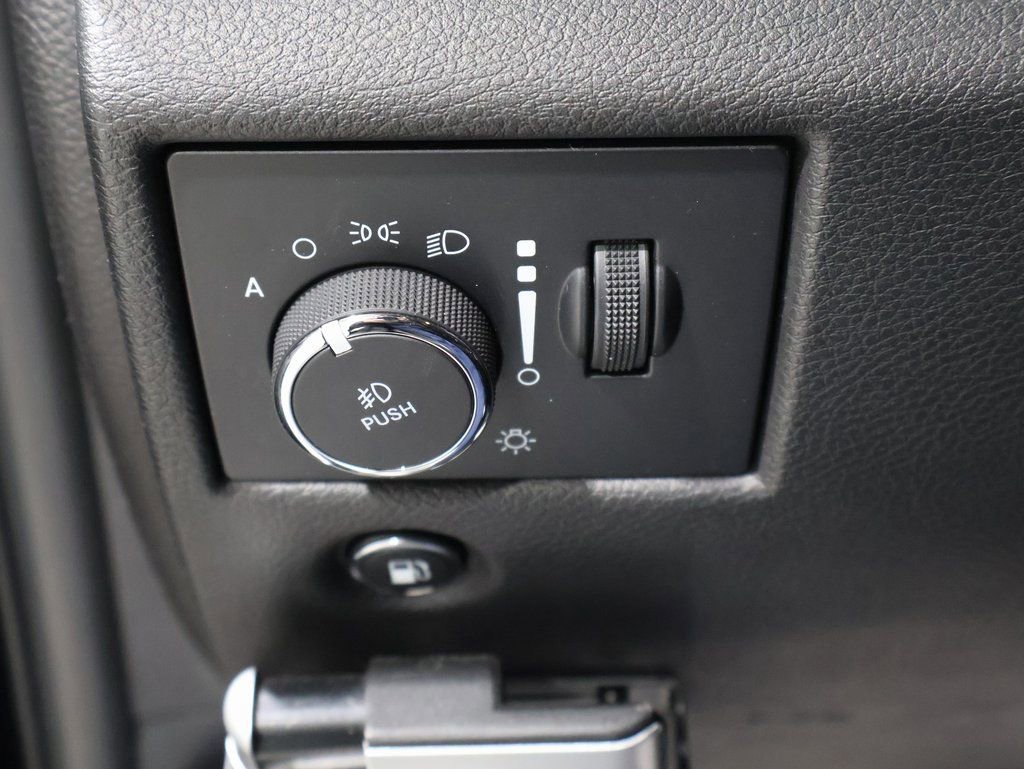 Certified 2021 Jeep Grand Cherokee Limited w/ Luxury Group II image 37