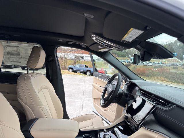New 2025 Jeep Grand Cherokee Limited w/ Luxury Tech Group II image 39