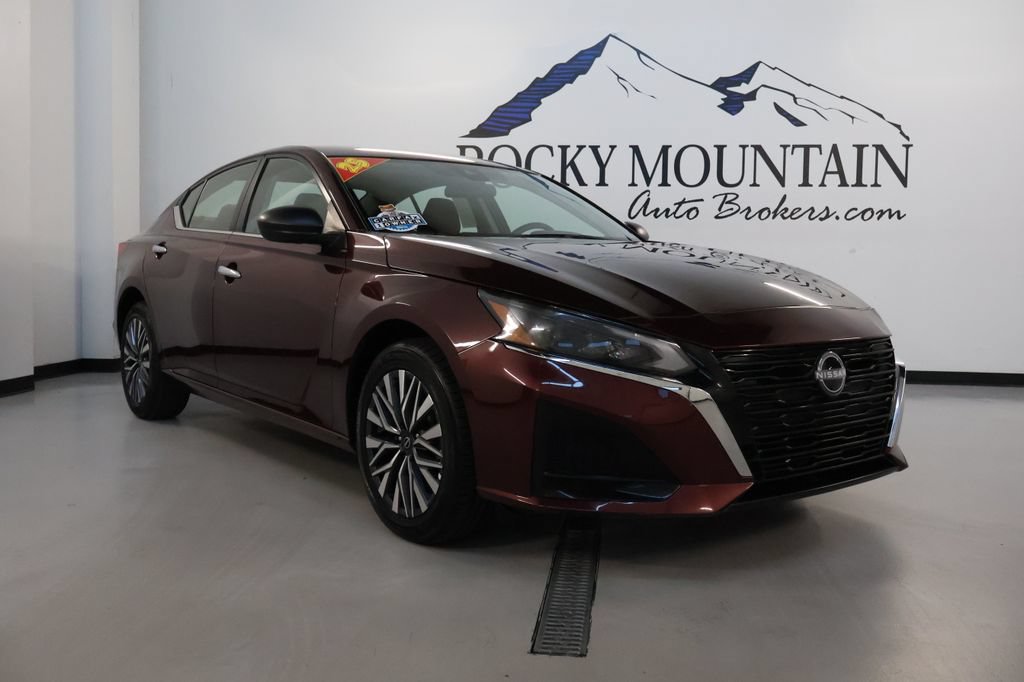 Used 2025 Nissan Altima 2.5 SV AWD/4WD 360° Tour