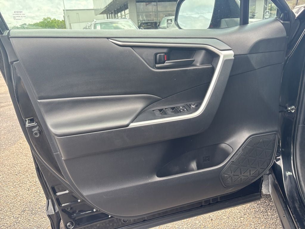 Used 2024 Toyota RAV4 LE AWD/4WD image 16