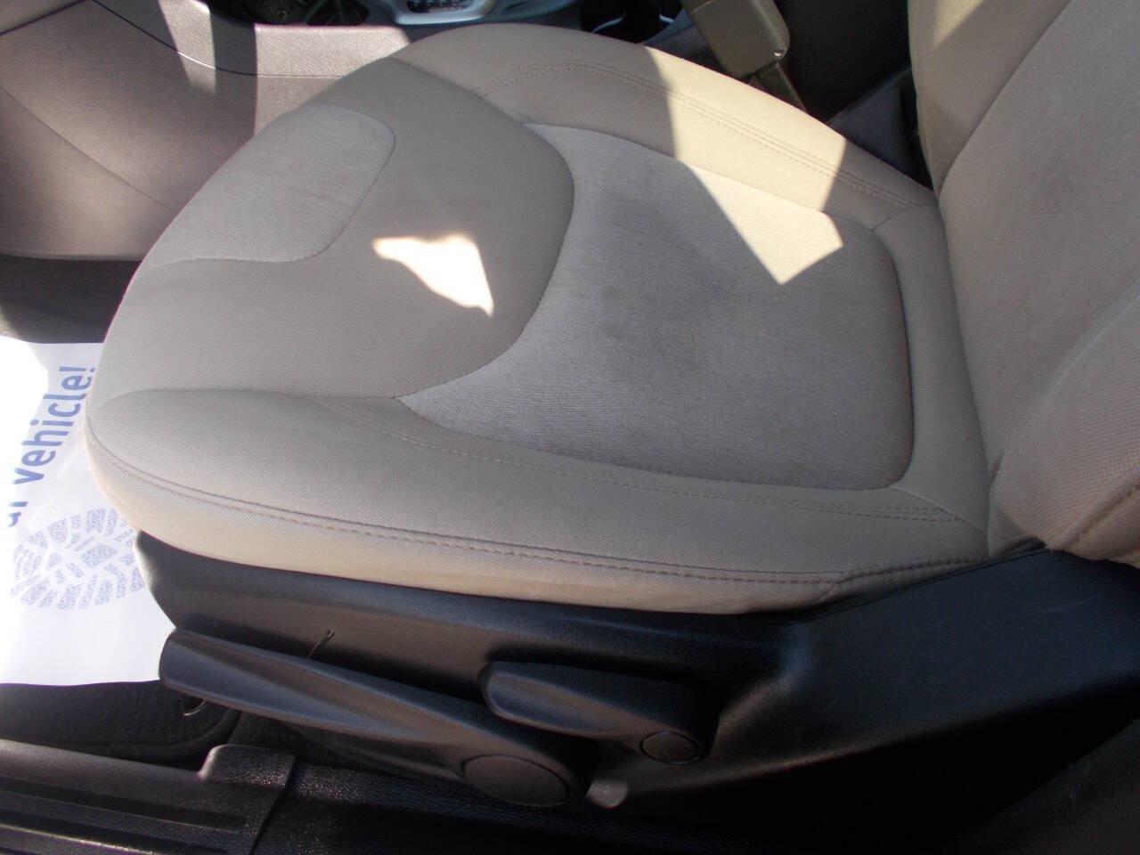 Used 2018 Jeep Cherokee Latitude FWD image 13