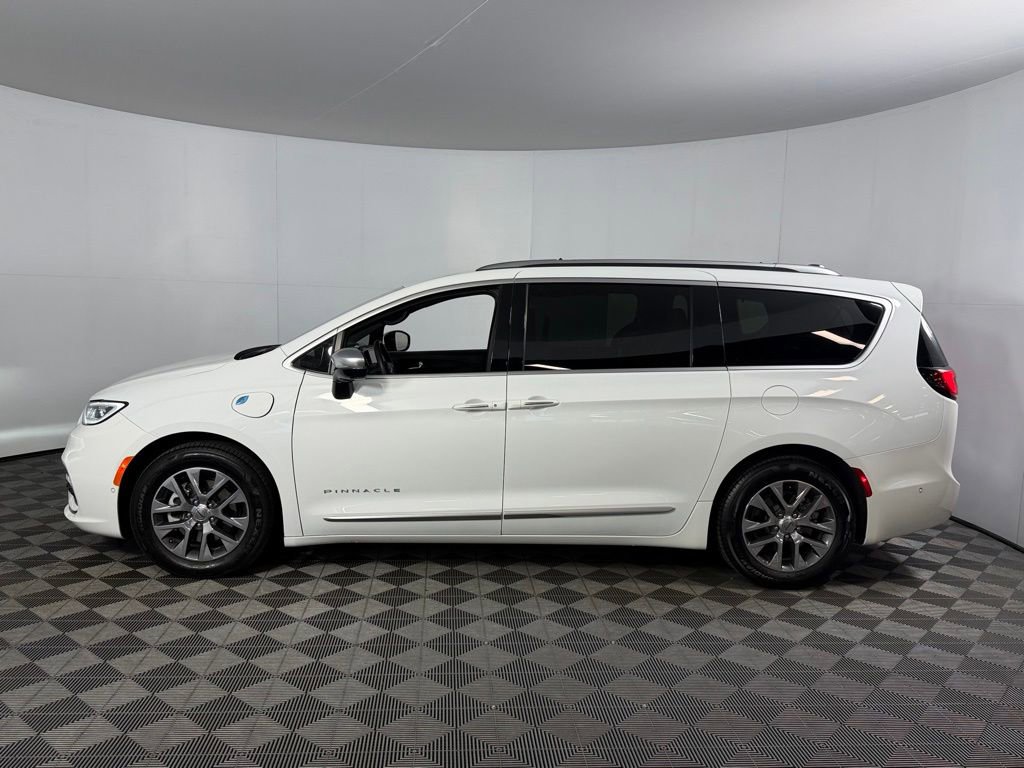 Used 2023 Chrysler Pacifica Pinnacle FWD image 19