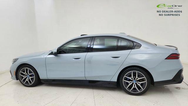 Used 2025 BMW i5 xDrive40 w/ M Sport Package image 4