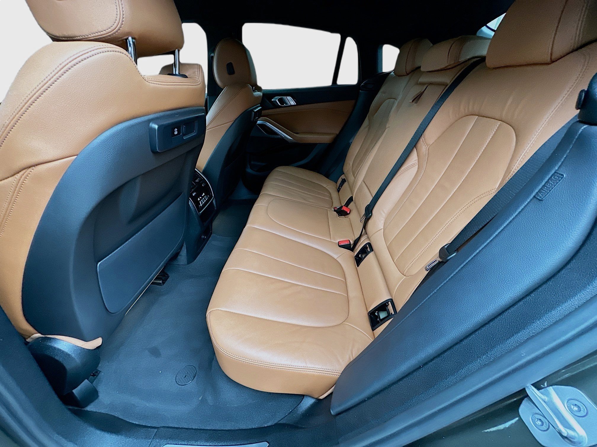 Used 2022 BMW X6 xDrive40i w/ M Sport Package AWD/4WD image 27