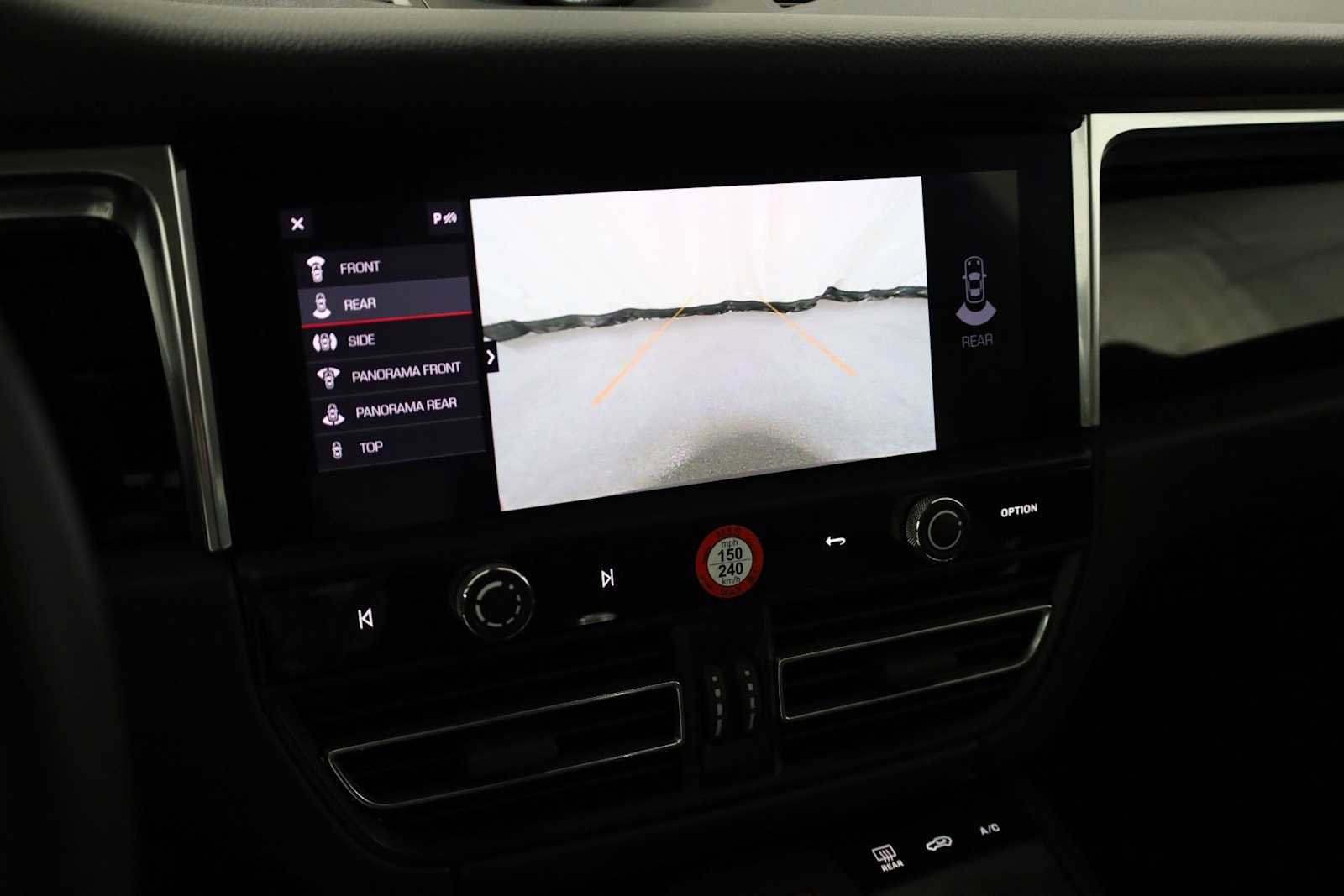 Certified 2025 Porsche Macan image 34