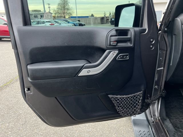 Used 2014 Jeep Wrangler Unlimited Sahara w/ Connectivity Group image 18