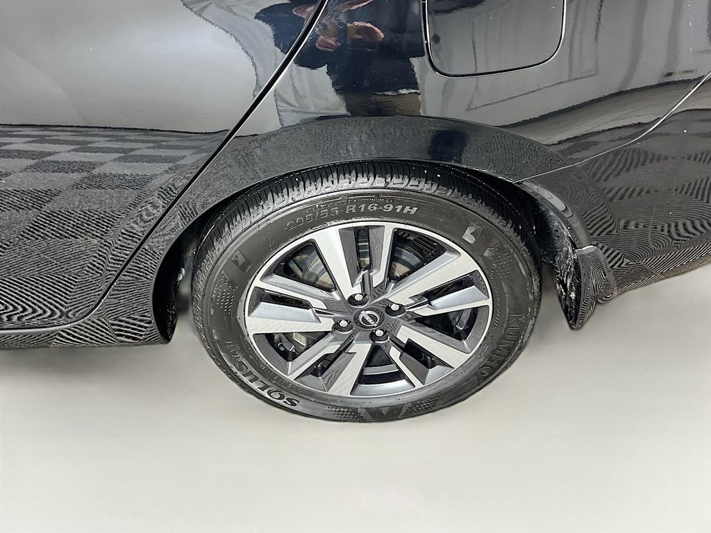 Used 2024 Nissan Versa SV w/ Trunk Package image 25