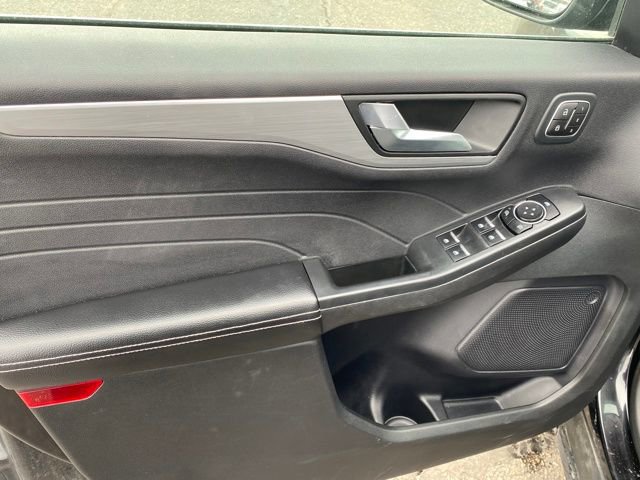 Used 2023 Ford Escape Platinum AWD/4WD image 16