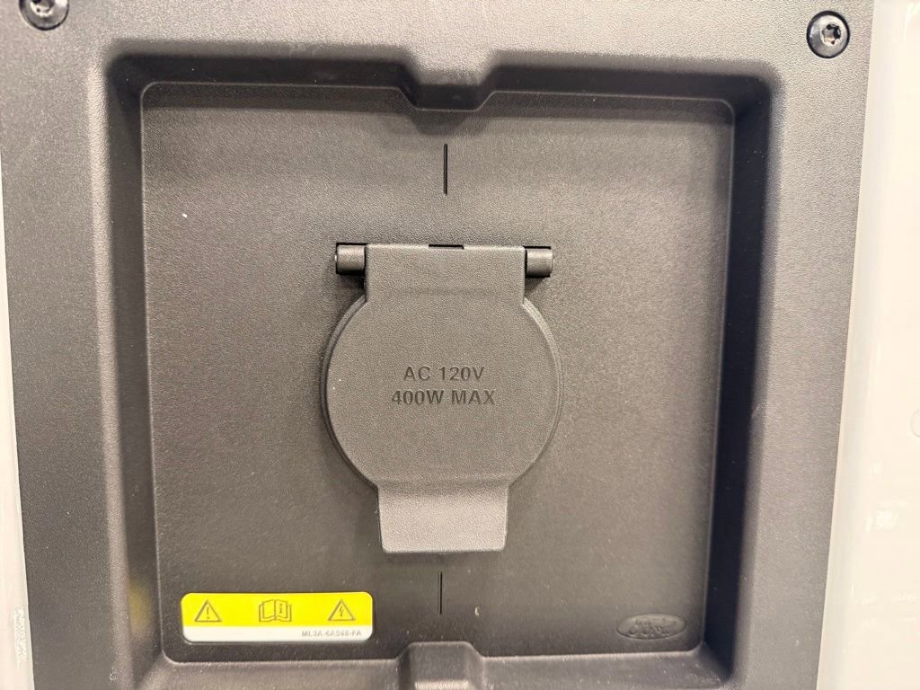 Used 2023 Ford F150 Lariat w/ Equipment Group 502A High image 9