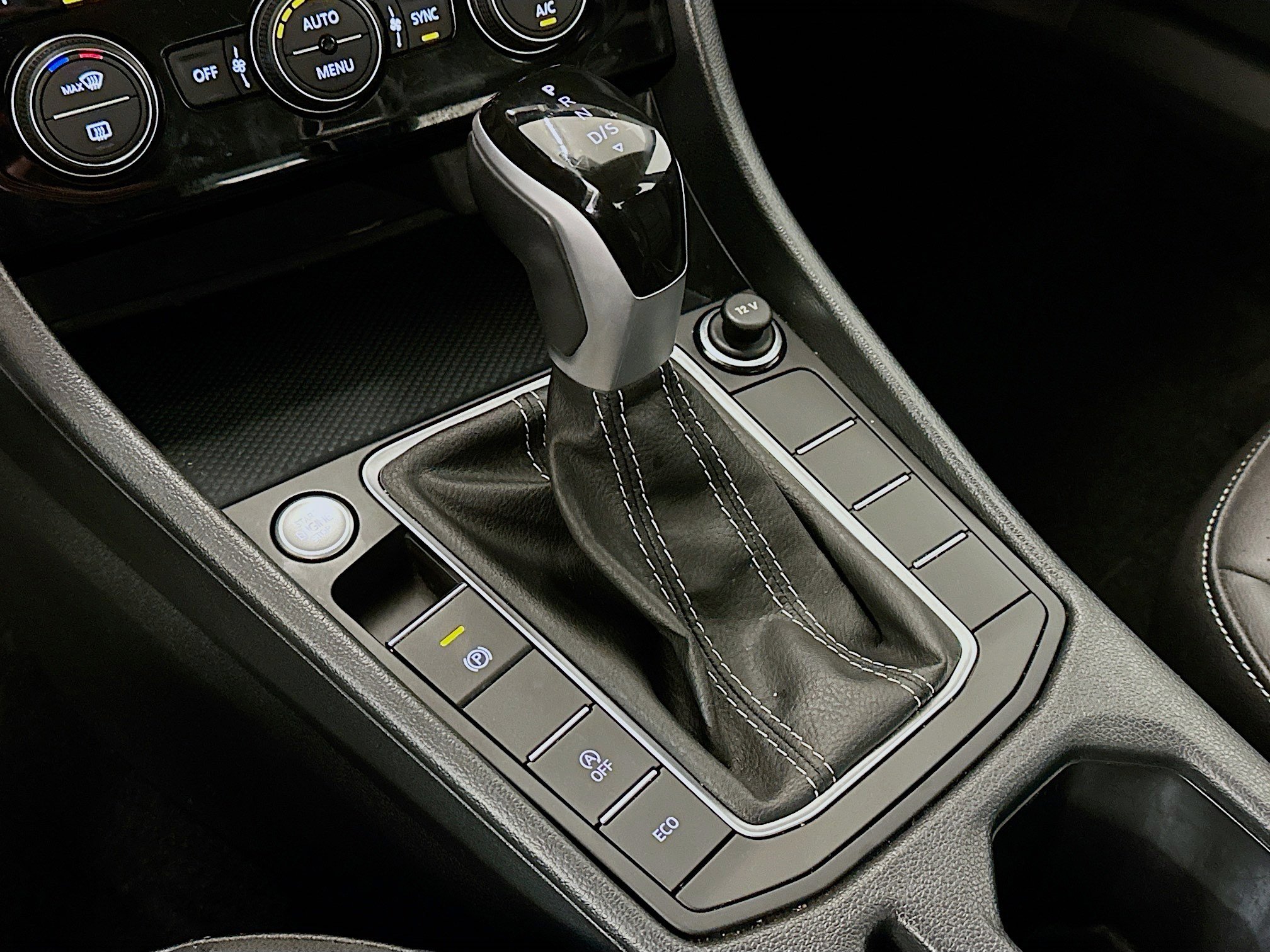 Used 2024 Volkswagen Jetta SE image 24