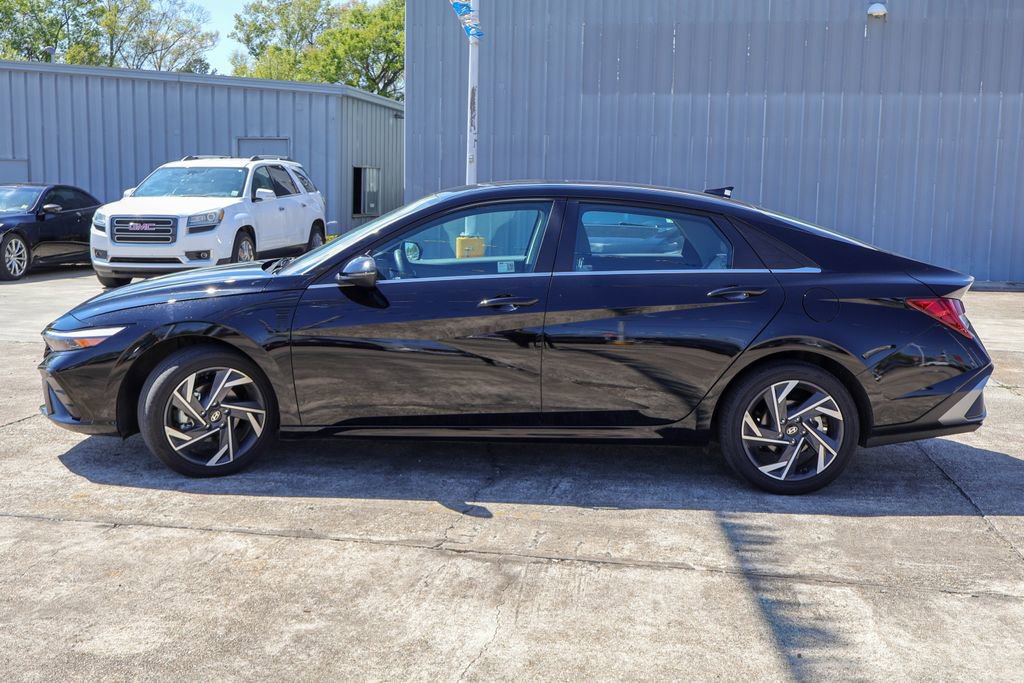 Used 2024 Hyundai Elantra Limited image 27
