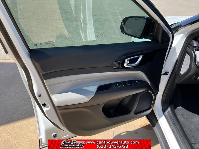 Used 2023 Jeep Compass Limited AWD/4WD image 11