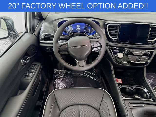 New 2027 Chrysler Pacifica Limited AWD/4WD image 22