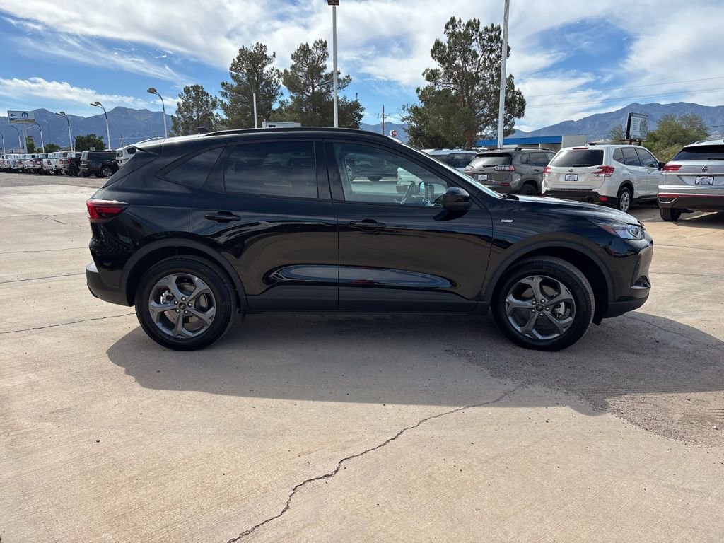 Used 2025 Ford Escape ST-Line Select AWD/4WD image 4