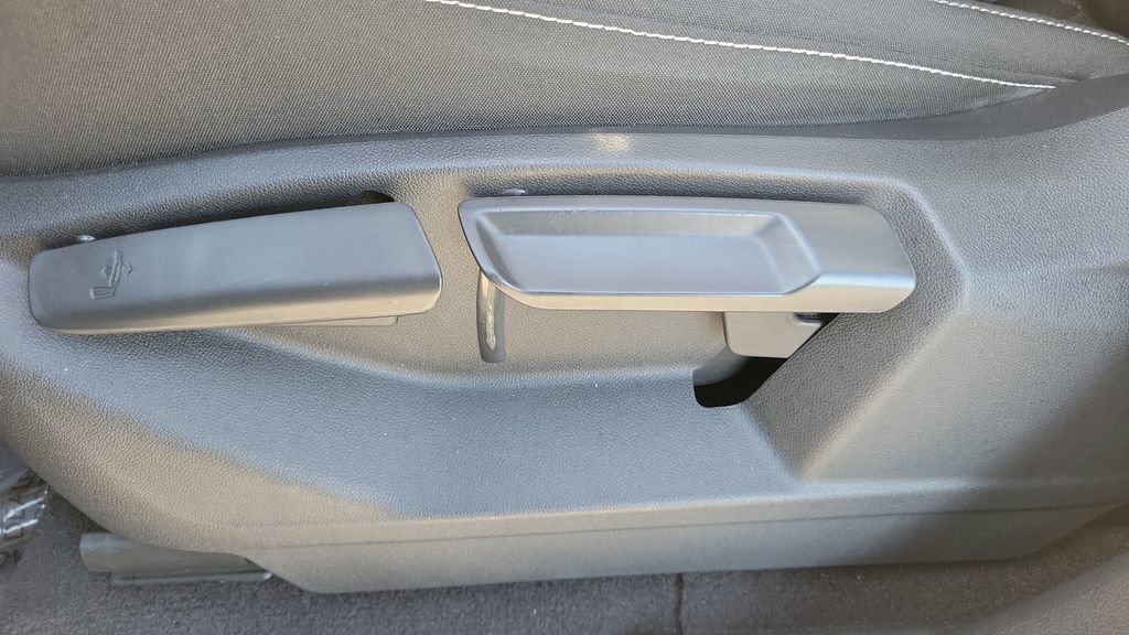 Used 2021 Volkswagen Atlas Cross Sport S image 19