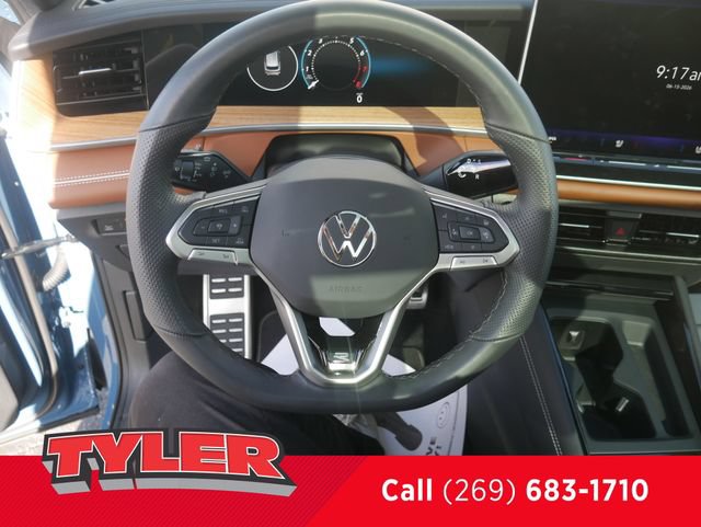 Used 2025 Volkswagen Tiguan SEL R-Line AWD/4WD image 30