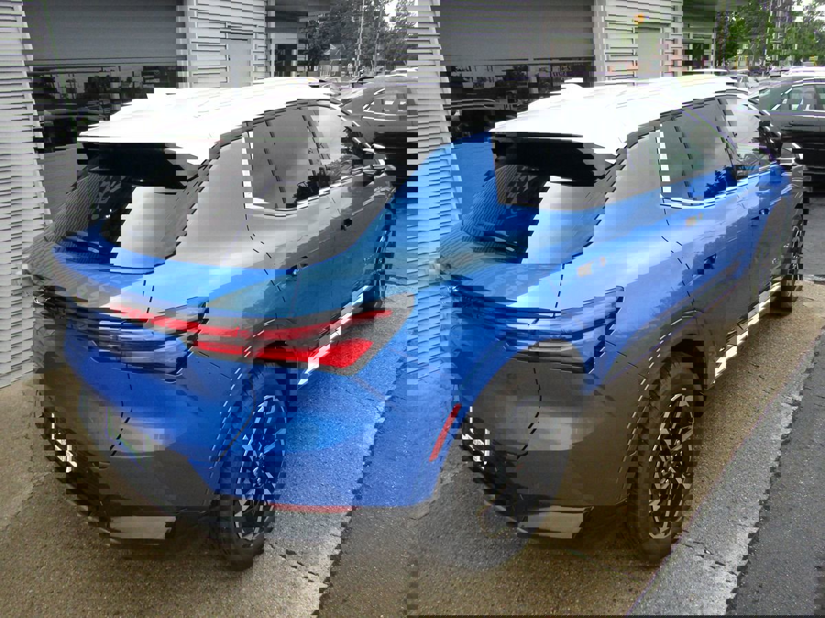 Used 2024 Chevrolet Equinox EV LT image 3