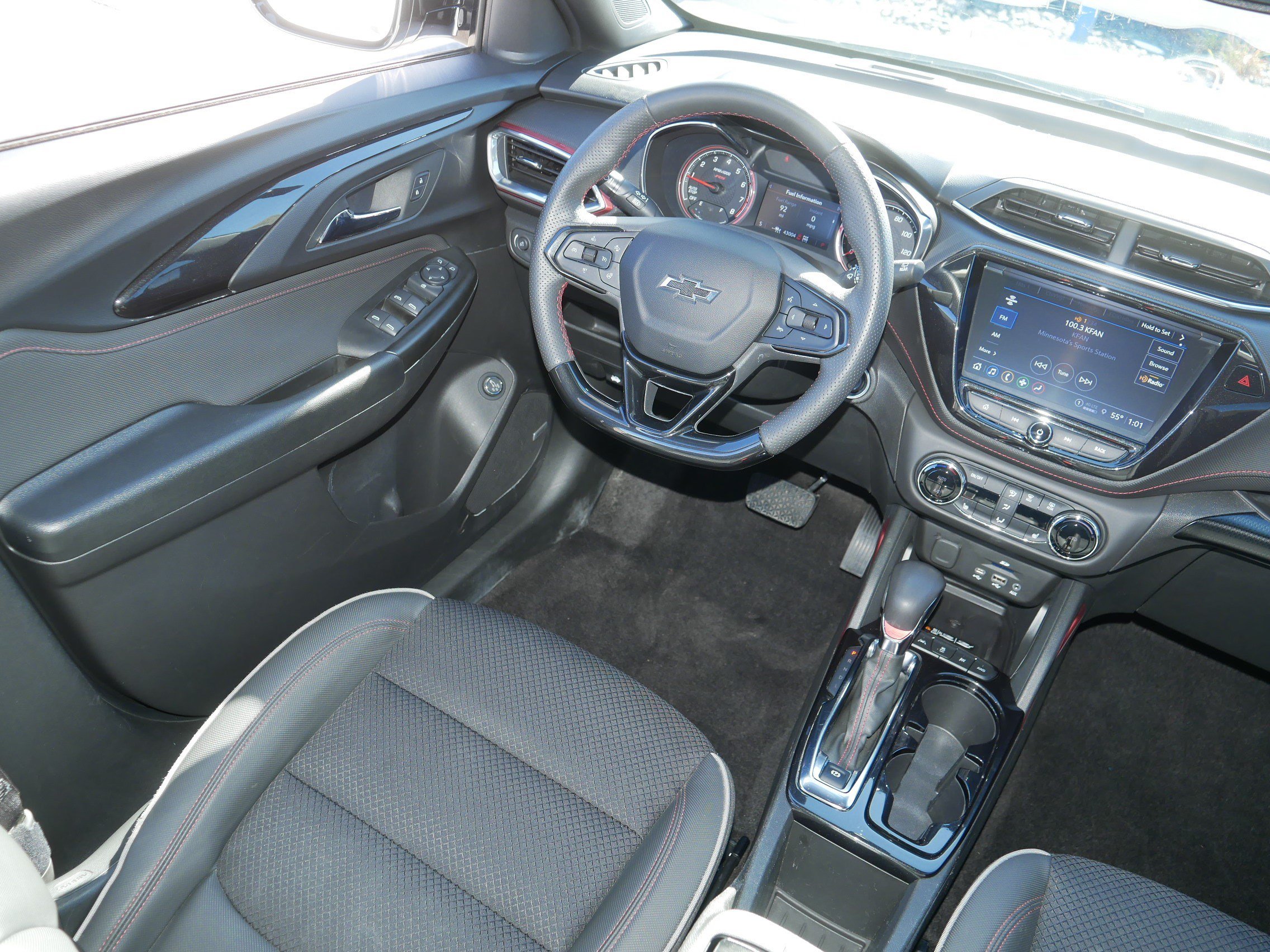 Used 2023 Chevrolet TrailBlazer RS w/ Sun and Liftgate Package AWD/4WD image 9