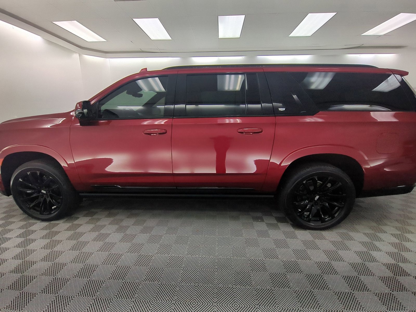 Used 2023 Cadillac Escalade ESV Sport w/ LPO, ONYX Package video 2