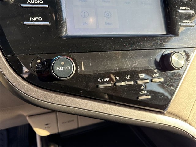 Used 2018 Toyota Camry XLE image 19