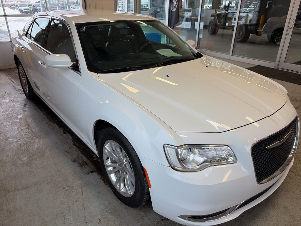 Used 2020 Chrysler 300 Touring L w/ Quick Order Package 2EF image 18
