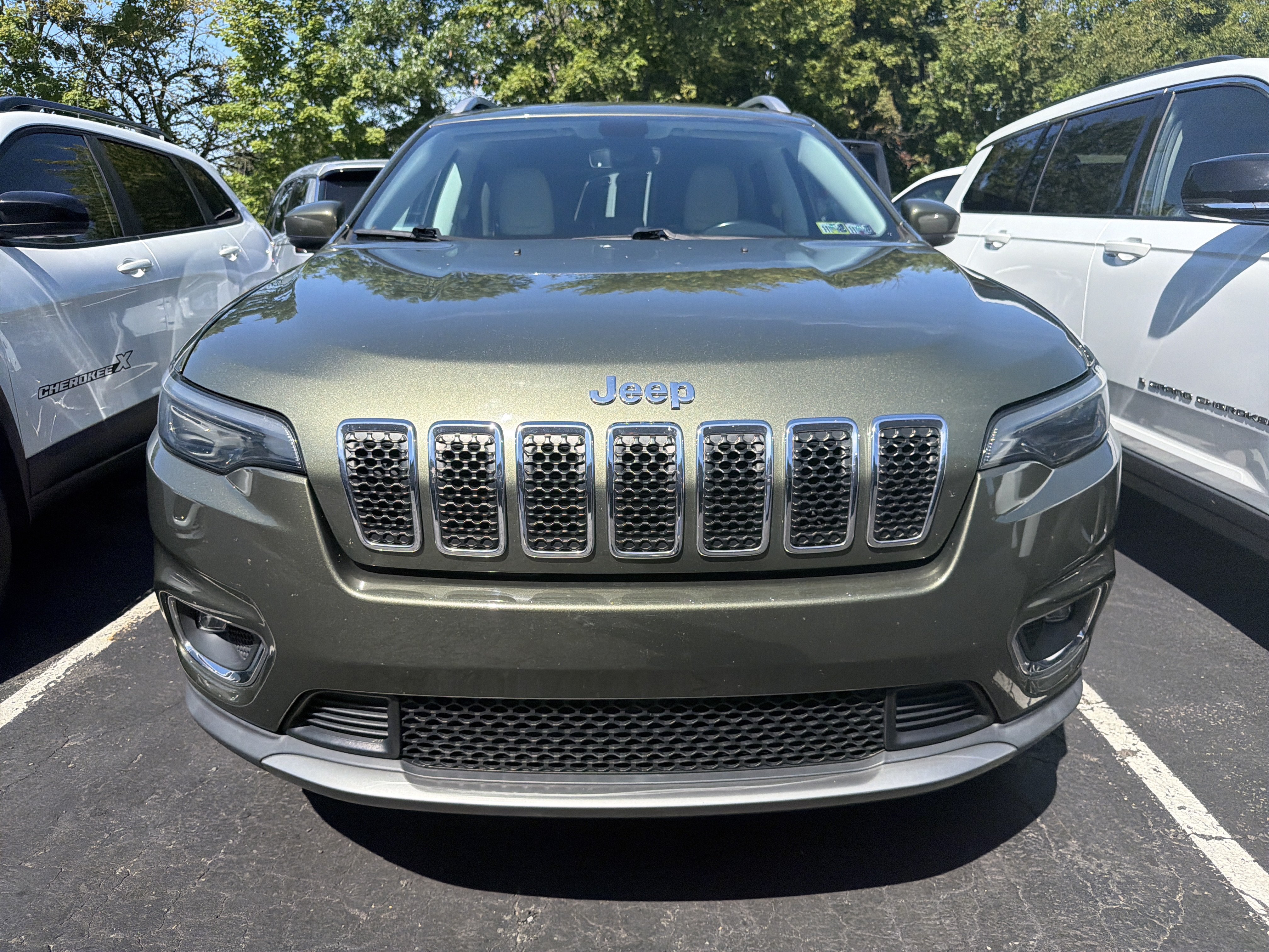 Used 2020 Jeep Cherokee Limited AWD/4WD image 2