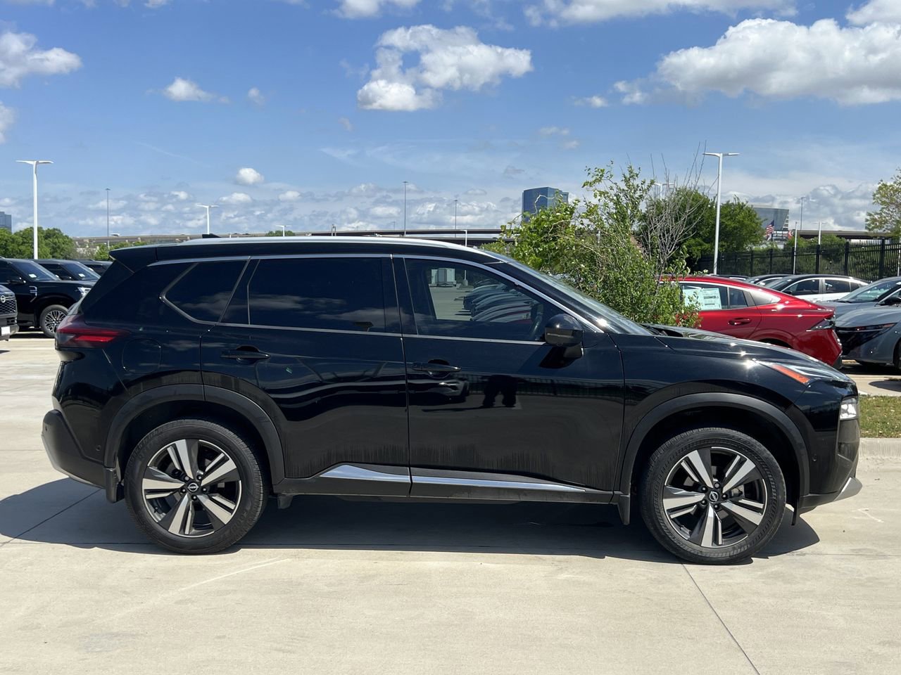 Certified 2023 Nissan Rogue Platinum w/ Platinum Premium Package image 3