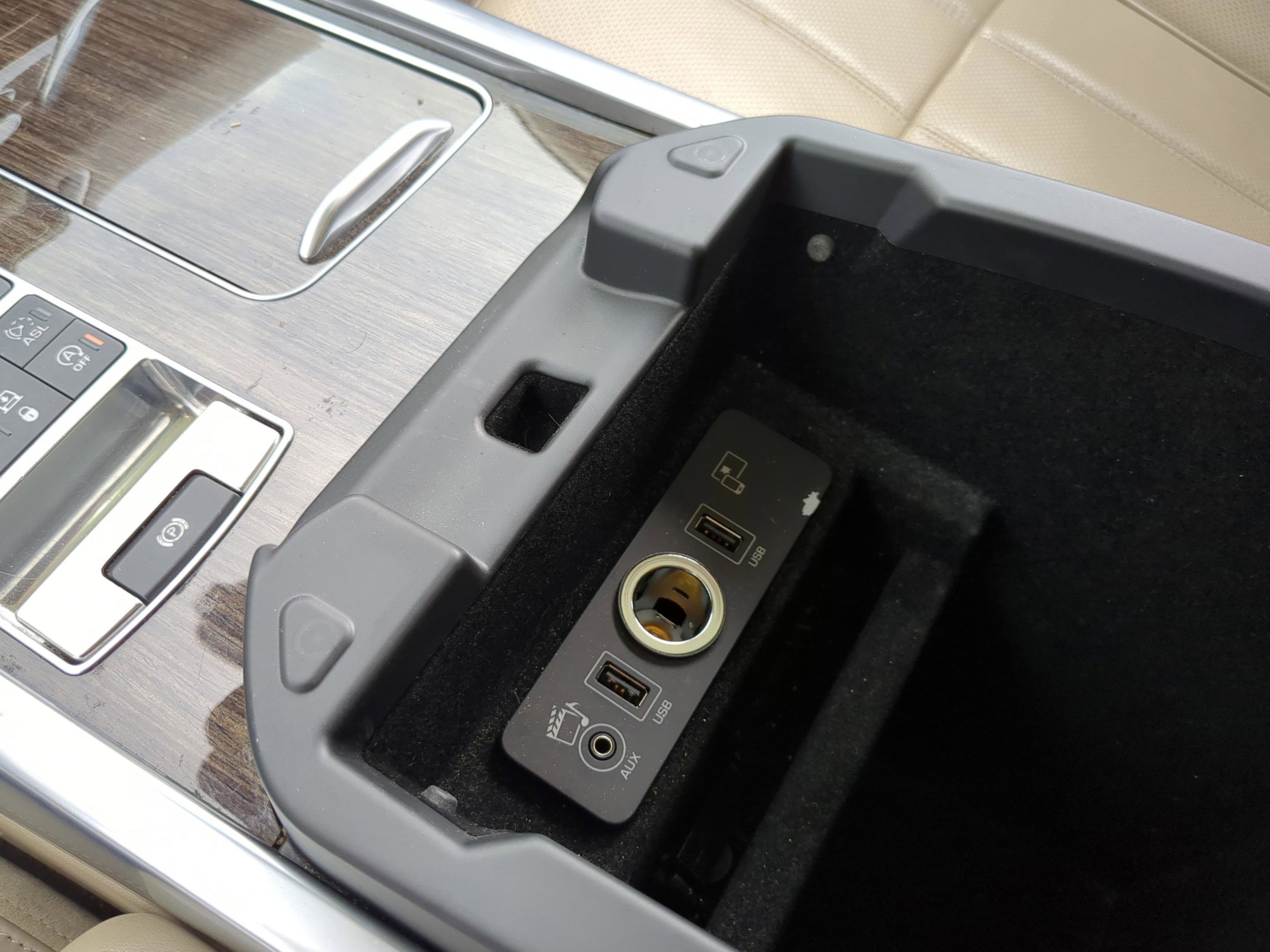 Used 2016 Land Rover Range Rover Sport HSE image 17