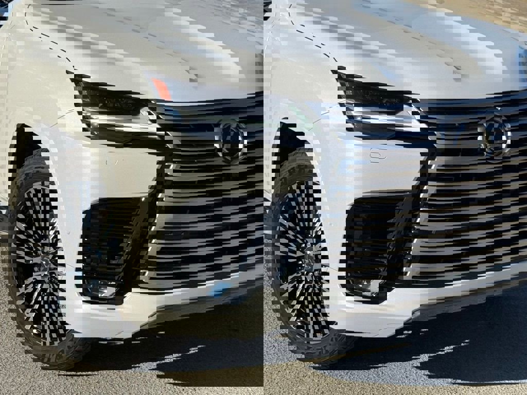 New 2026 Lexus LX 700h Luxury image 5