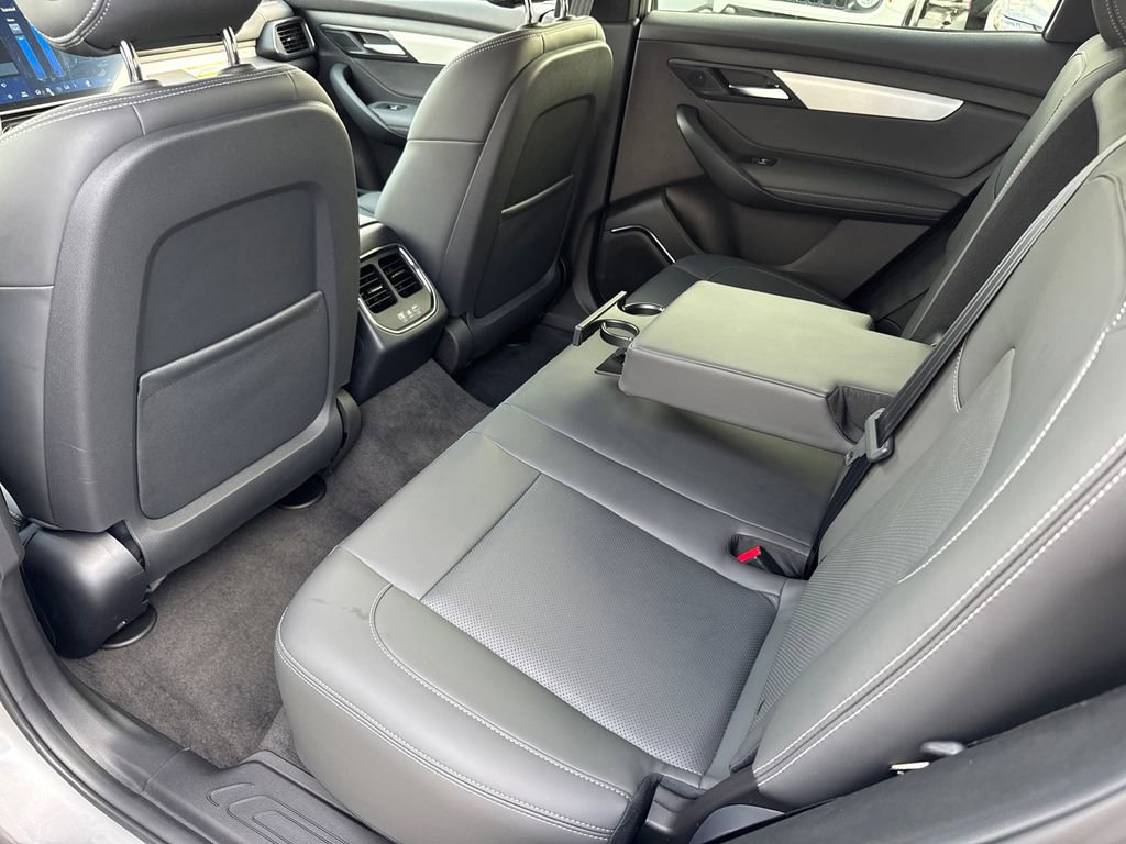 New 2025 VinFast VF 8 Plus AWD/4WD image 19