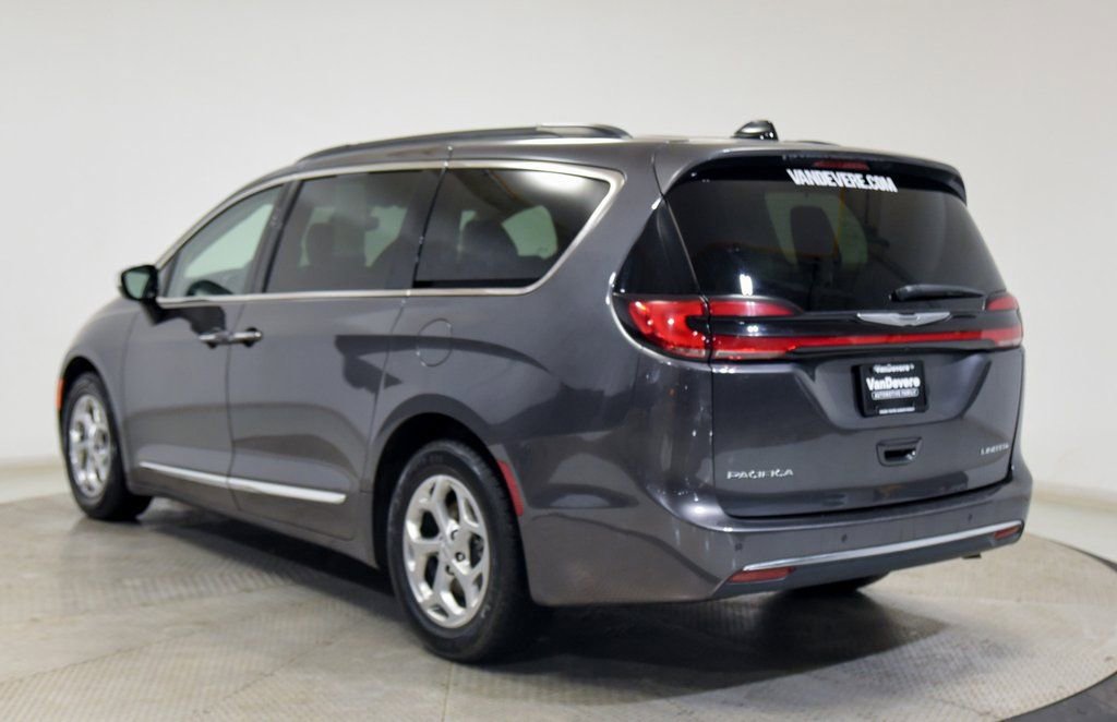 Used 2023 Chrysler Pacifica Limited FWD image 9