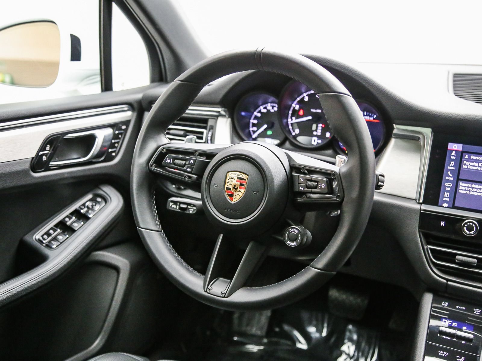 Certified 2026 Porsche Macan AWD/4WD image 52