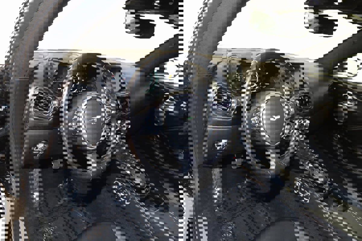 Used 2019 Aston Martin V8 Vantage Coupe image 21