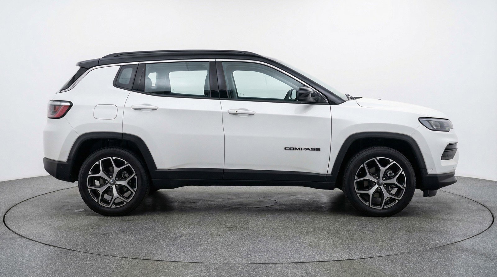 Used 2025 Jeep Compass Limited image 11
