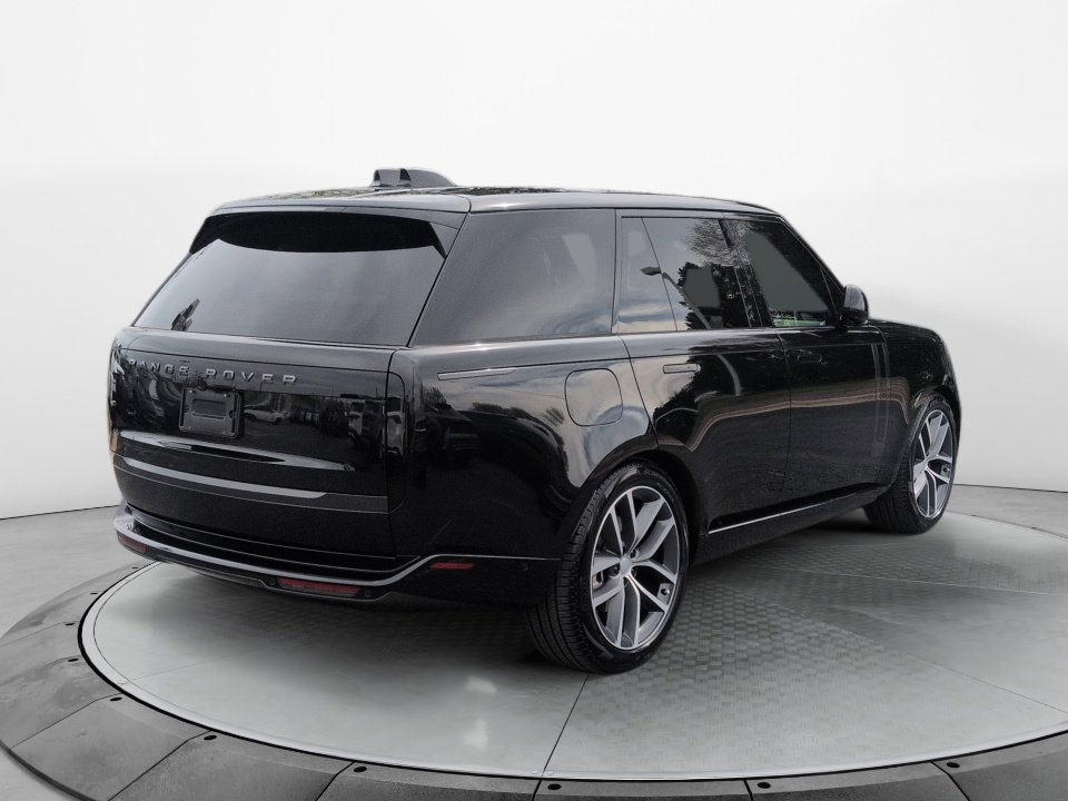 Certified 2025 Land Rover Range Rover SE image 7
