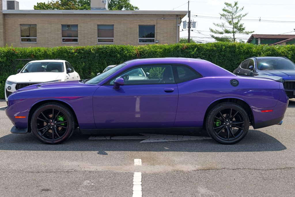 Used 2018 Dodge Challenger SXT w/ Blacktop Package RWD image 4