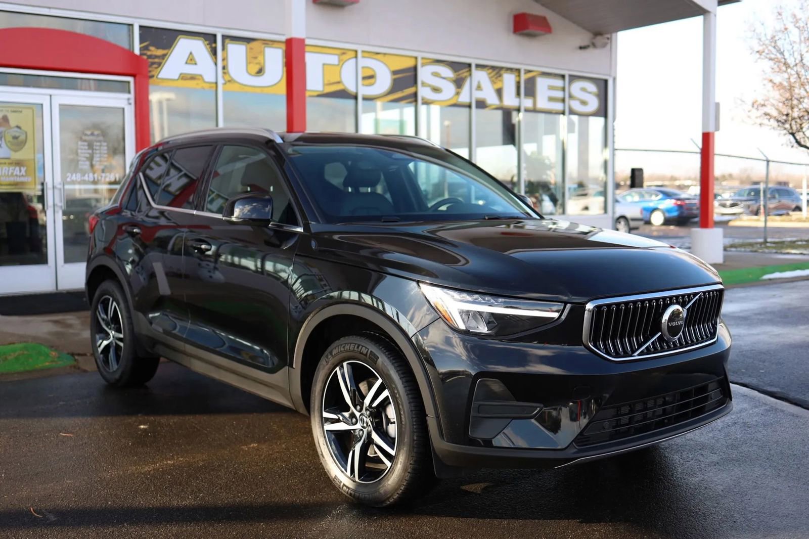 Used 2025 Volvo XC40 B5 Core image 3