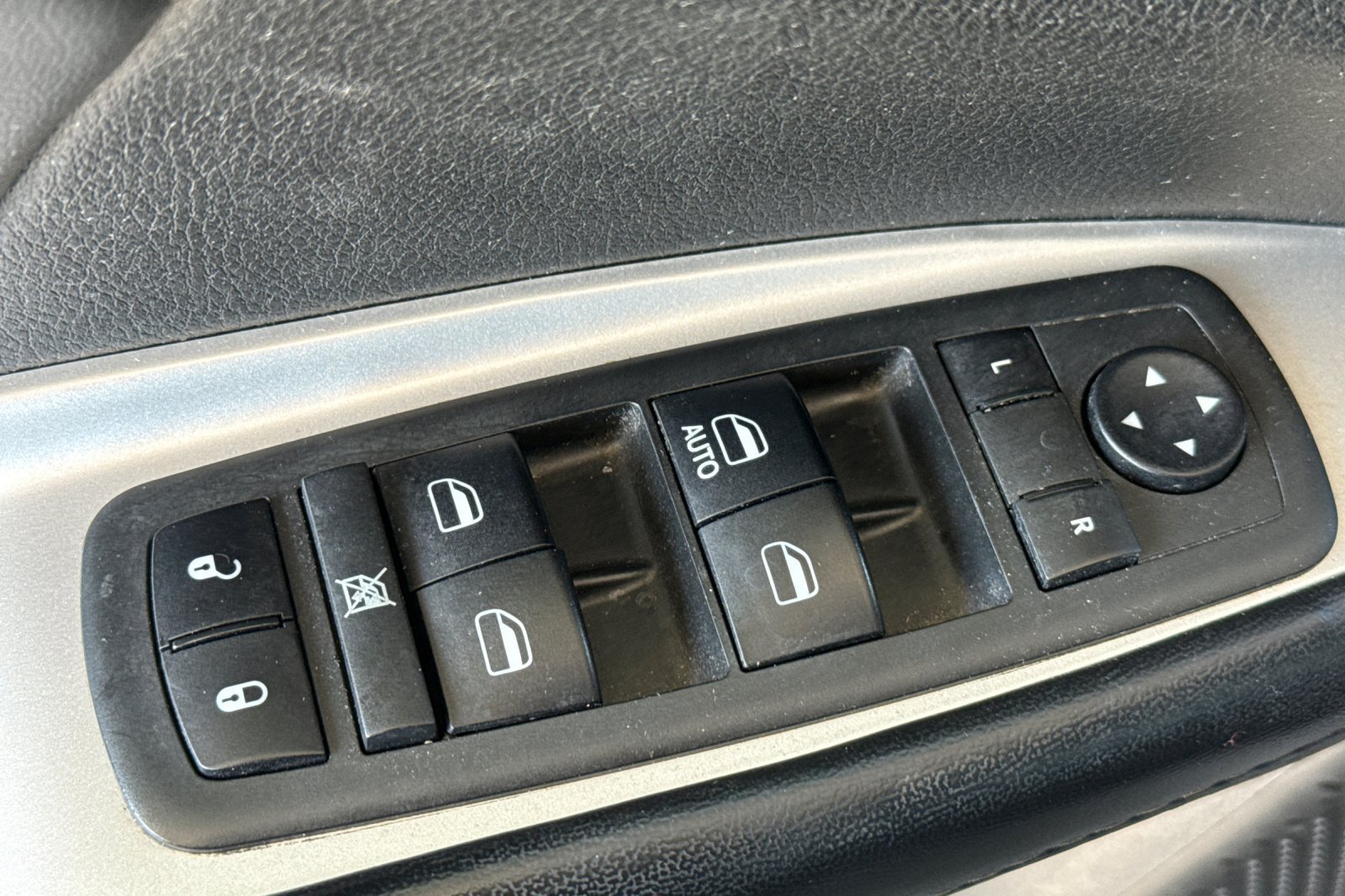 Used 2018 Dodge Journey SE w/ Connectivity Group FWD image 18
