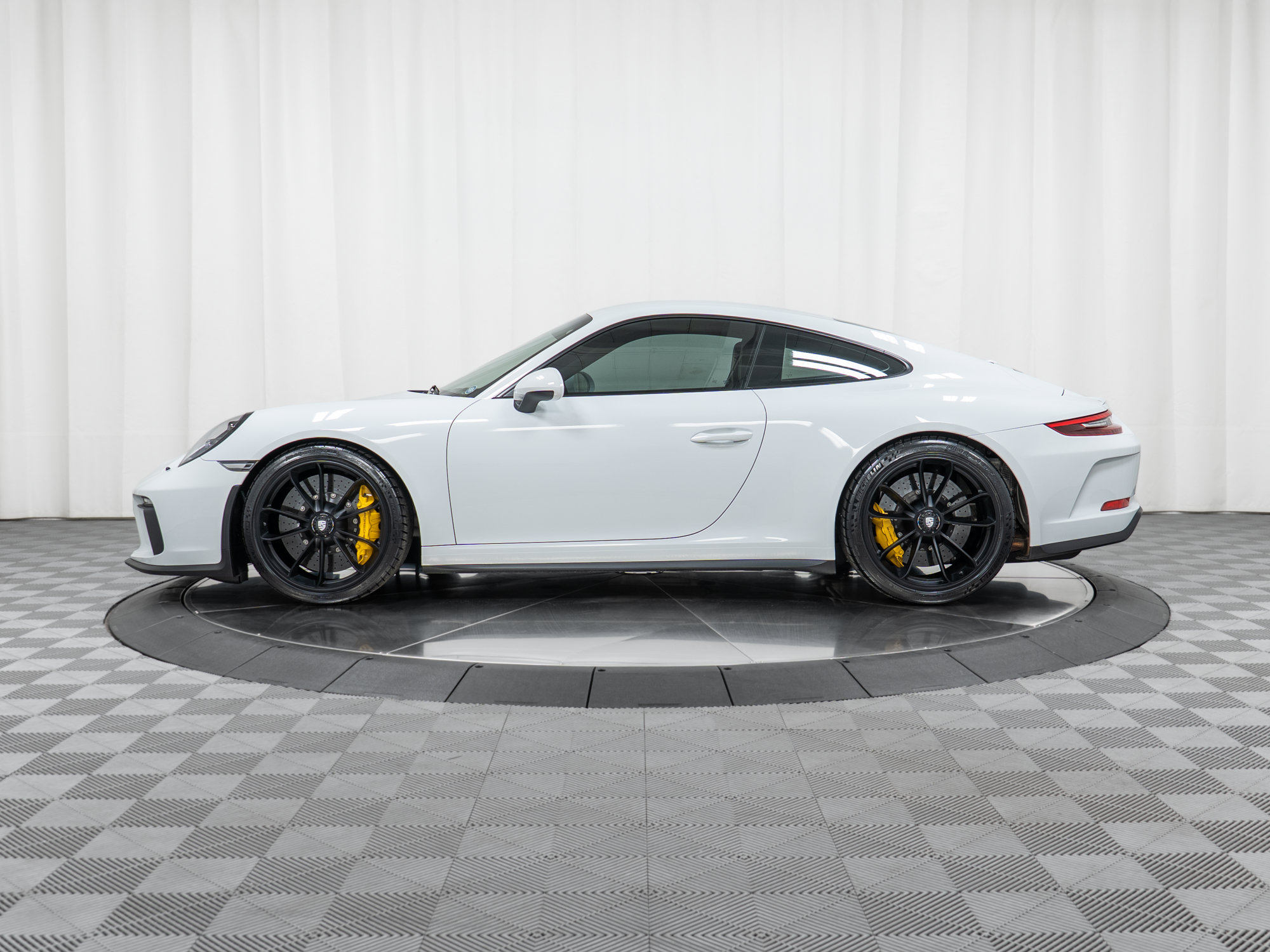 Certified 2018 Porsche 911 GT3 RWD image 2