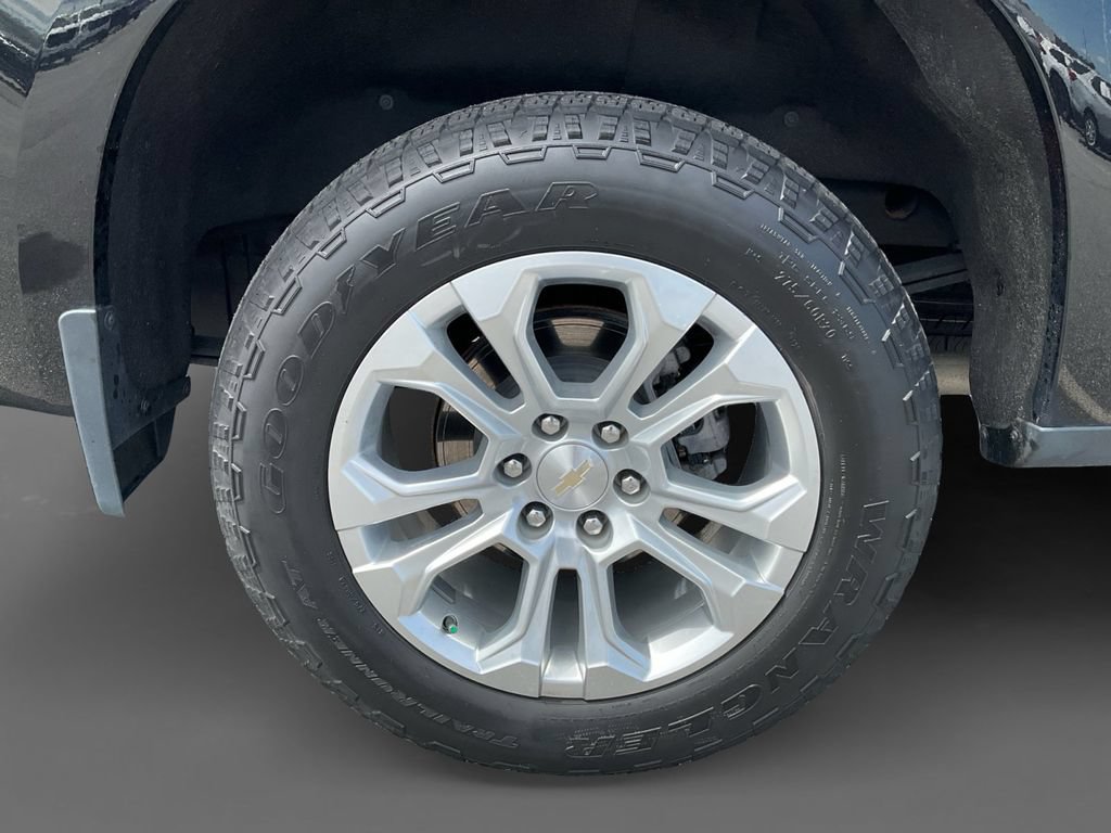 Used 2023 Chevrolet Silverado 1500 LTZ w/ LTZ Convenience Package II AWD/4WD image 9