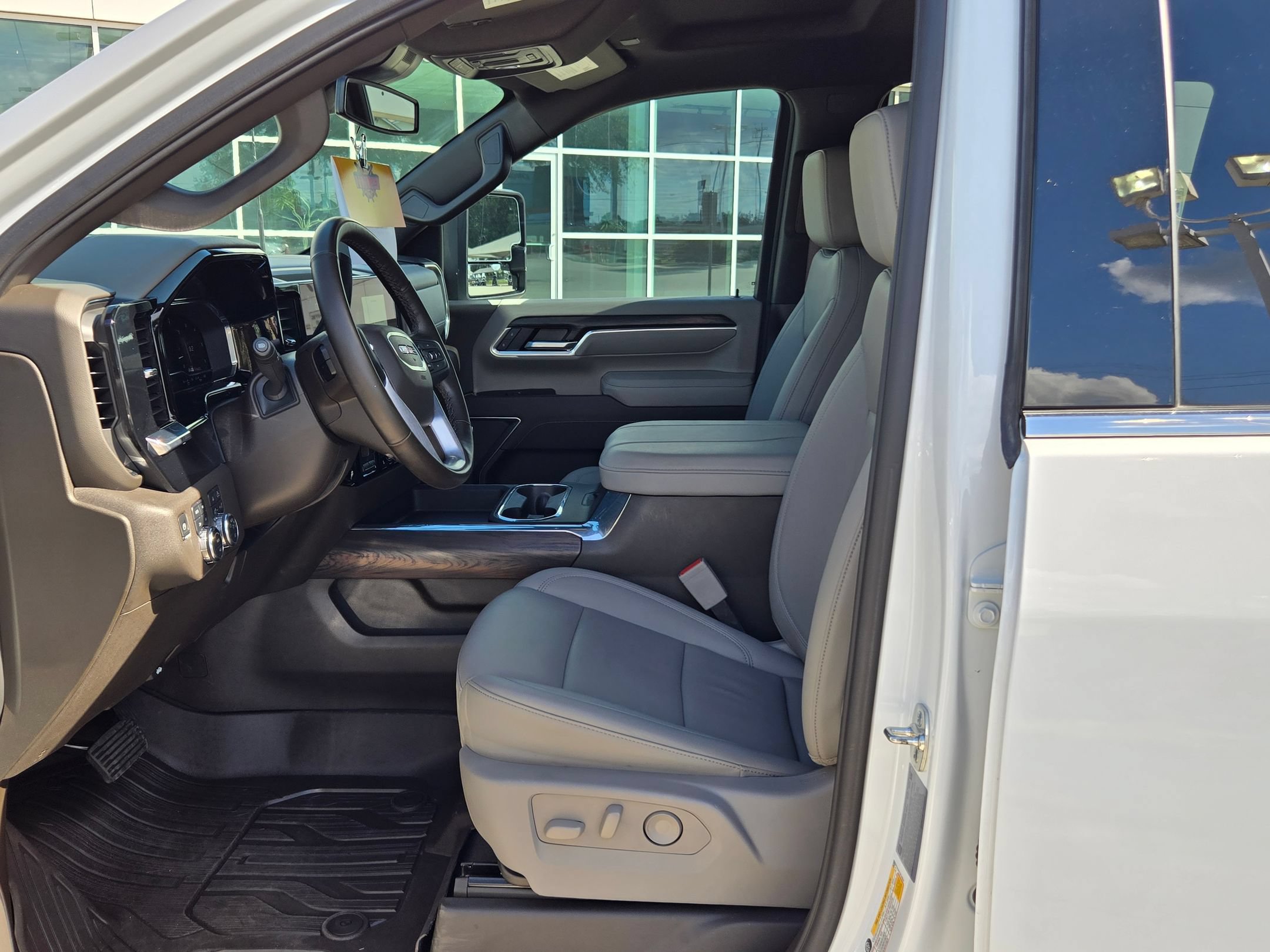 Certified 2025 GMC Sierra 3500 SLT w/ Texas SLT Premium Package AWD/4WD image 9