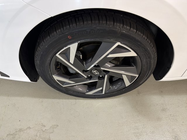 Used 2024 Hyundai Elantra Limited image 12